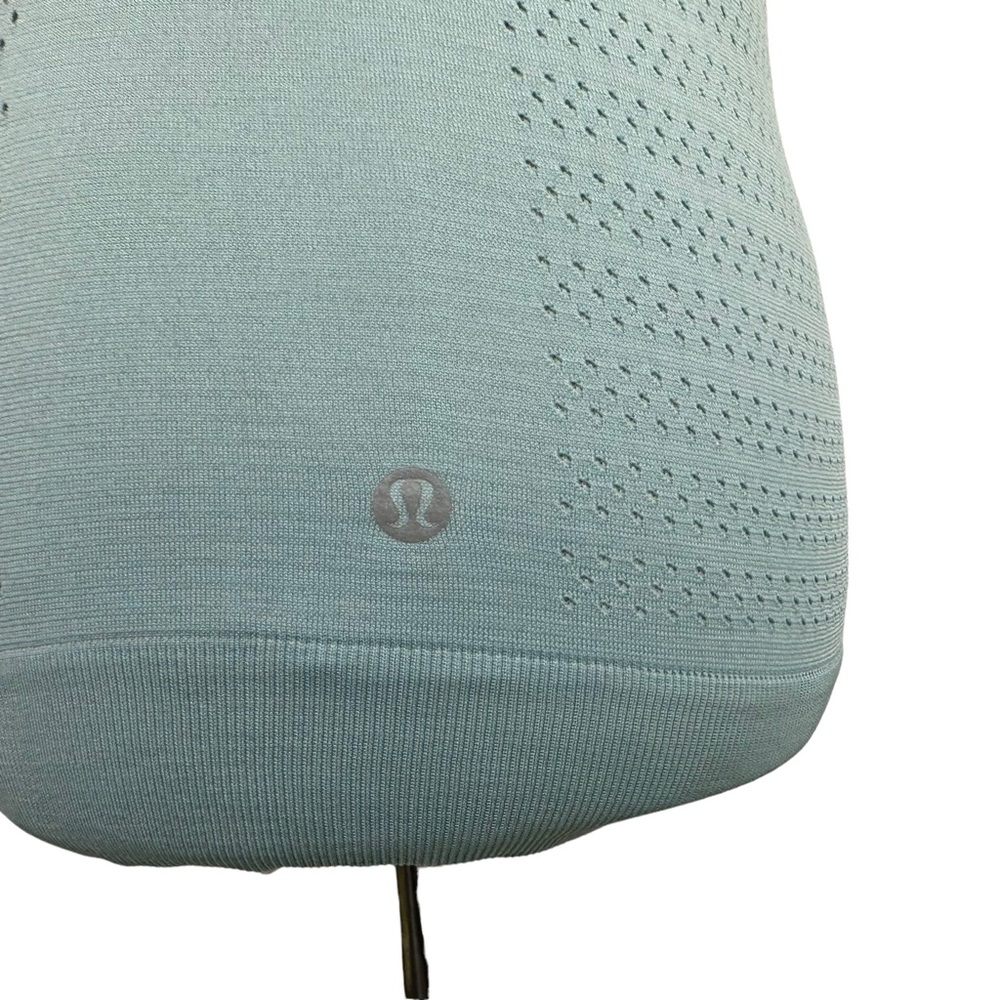 Lululemon Womens Breeze By Muscle Tank II Squad Sz 4 Sea Frost Perforated - Picture 11 of 11